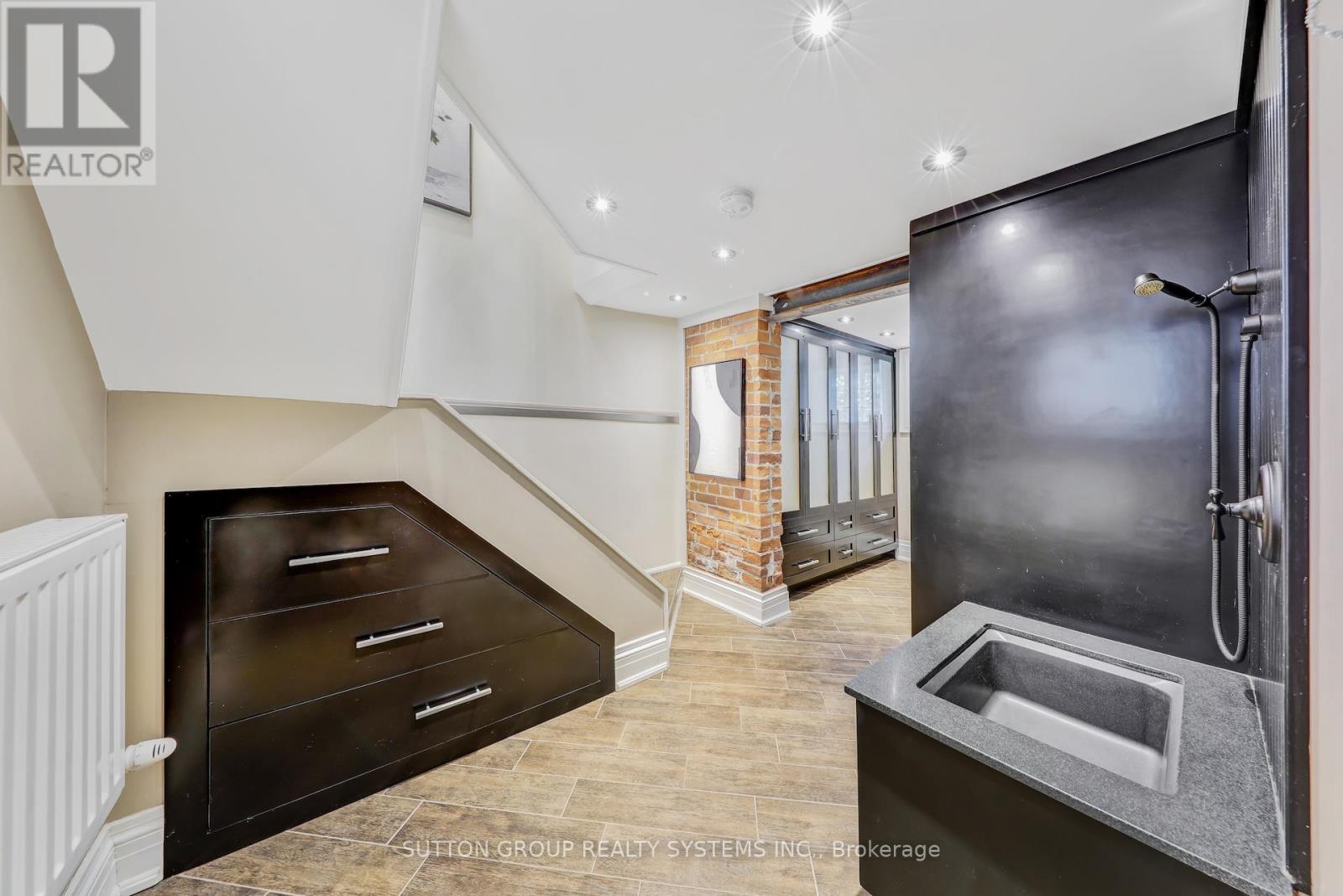 218 Glendonwynne Road, Toronto, Ontario  M6P 3G3 - Photo 37 - W12172317