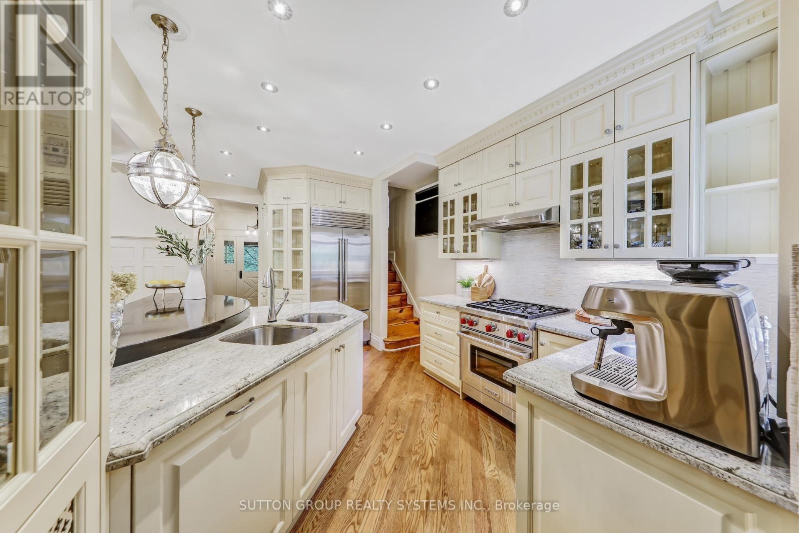 218 Glendonwynne Road, Toronto, Ontario  M6P 3G3 - Photo 18 - W12172317