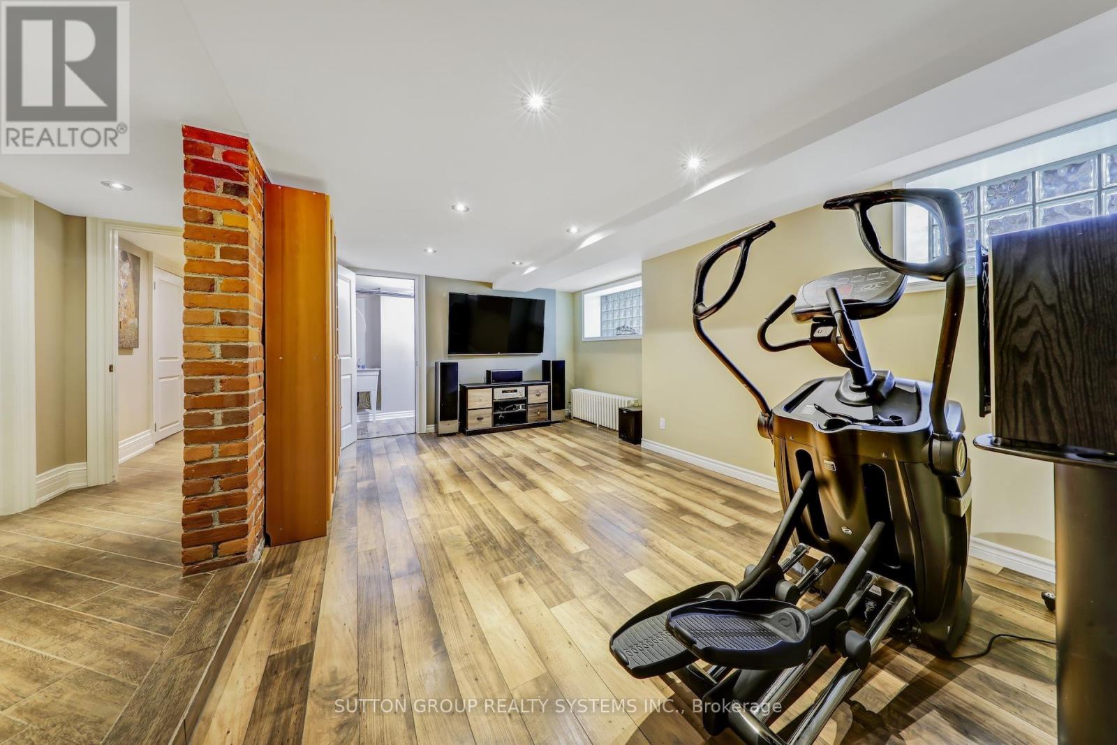 218 Glendonwynne Road, Toronto, Ontario  M6P 3G3 - Photo 38 - W12172317