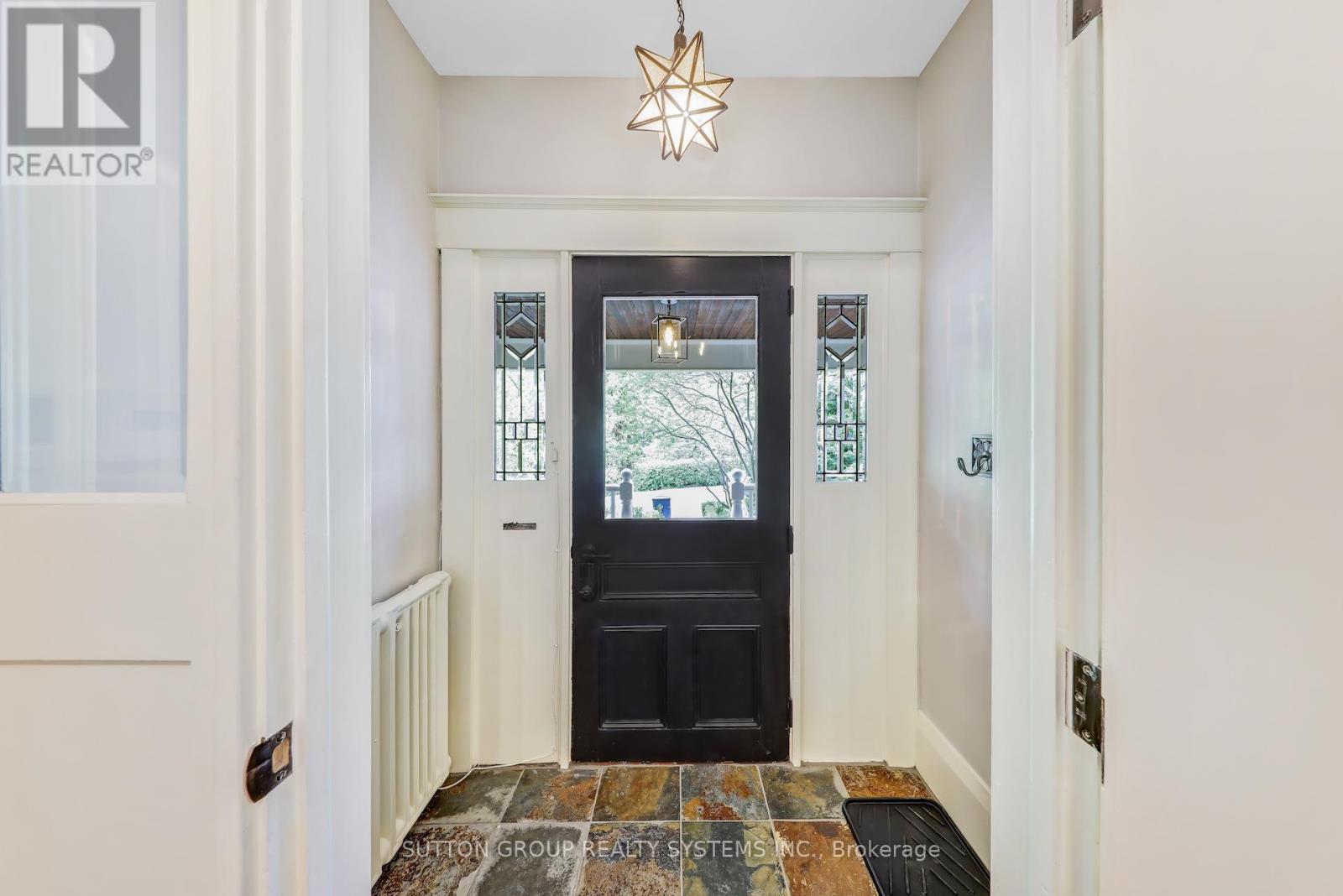 218 Glendonwynne Road, Toronto, Ontario  M6P 3G3 - Photo 4 - W12172317