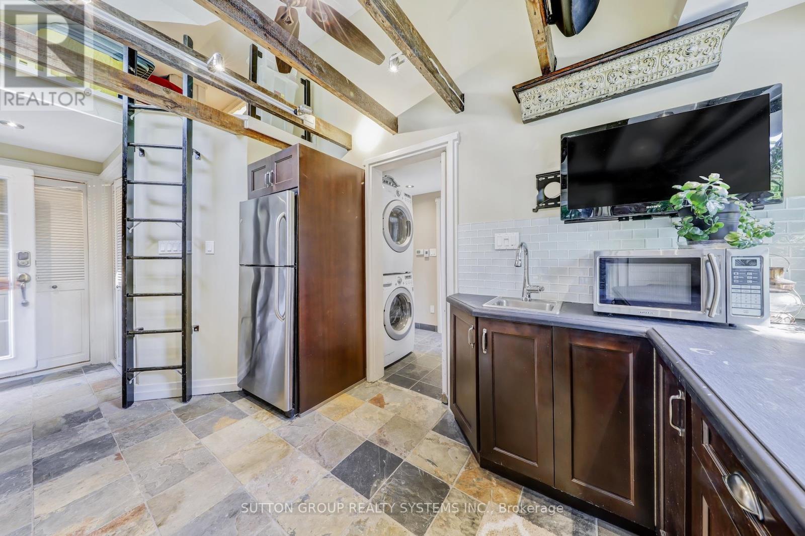 218 Glendonwynne Road, Toronto, Ontario  M6P 3G3 - Photo 46 - W12172317