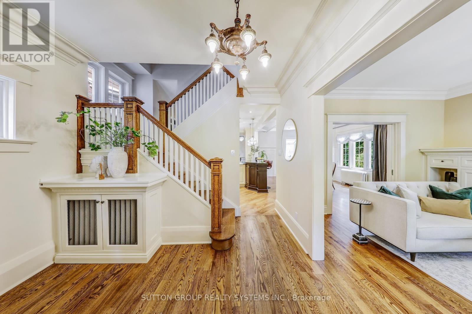218 Glendonwynne Road, Toronto, Ontario  M6P 3G3 - Photo 6 - W12172317