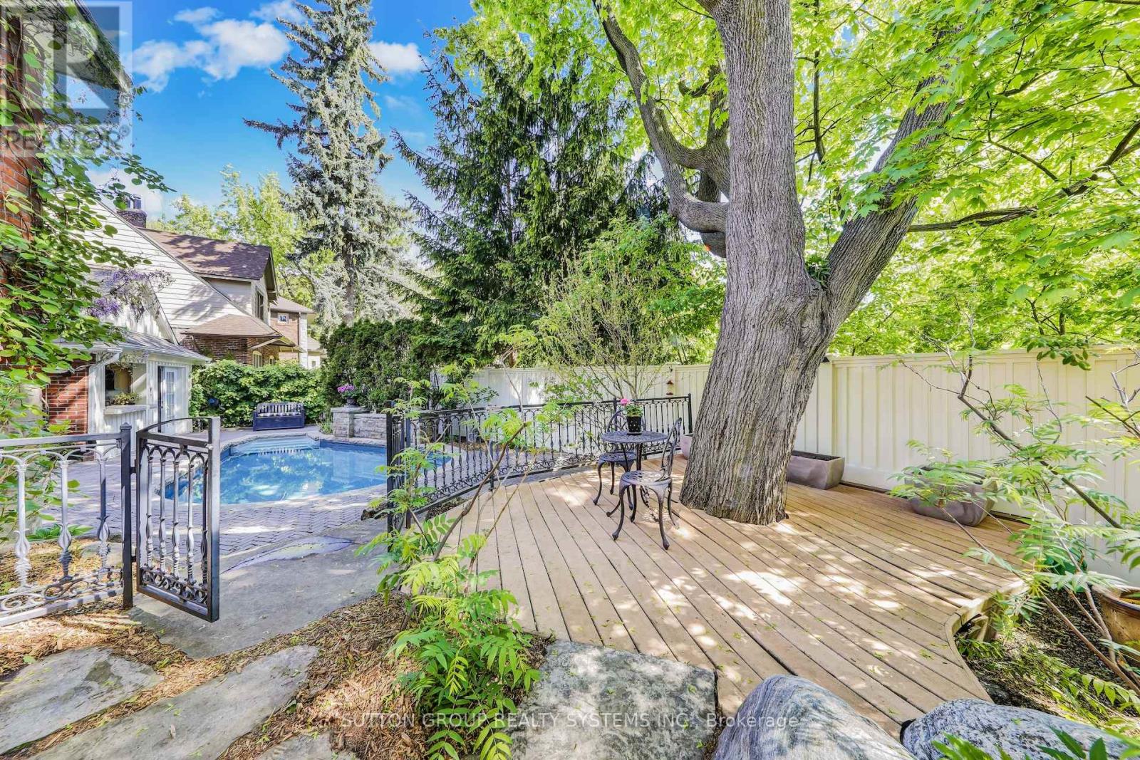218 Glendonwynne Road, Toronto, Ontario  M6P 3G3 - Photo 42 - W12172317