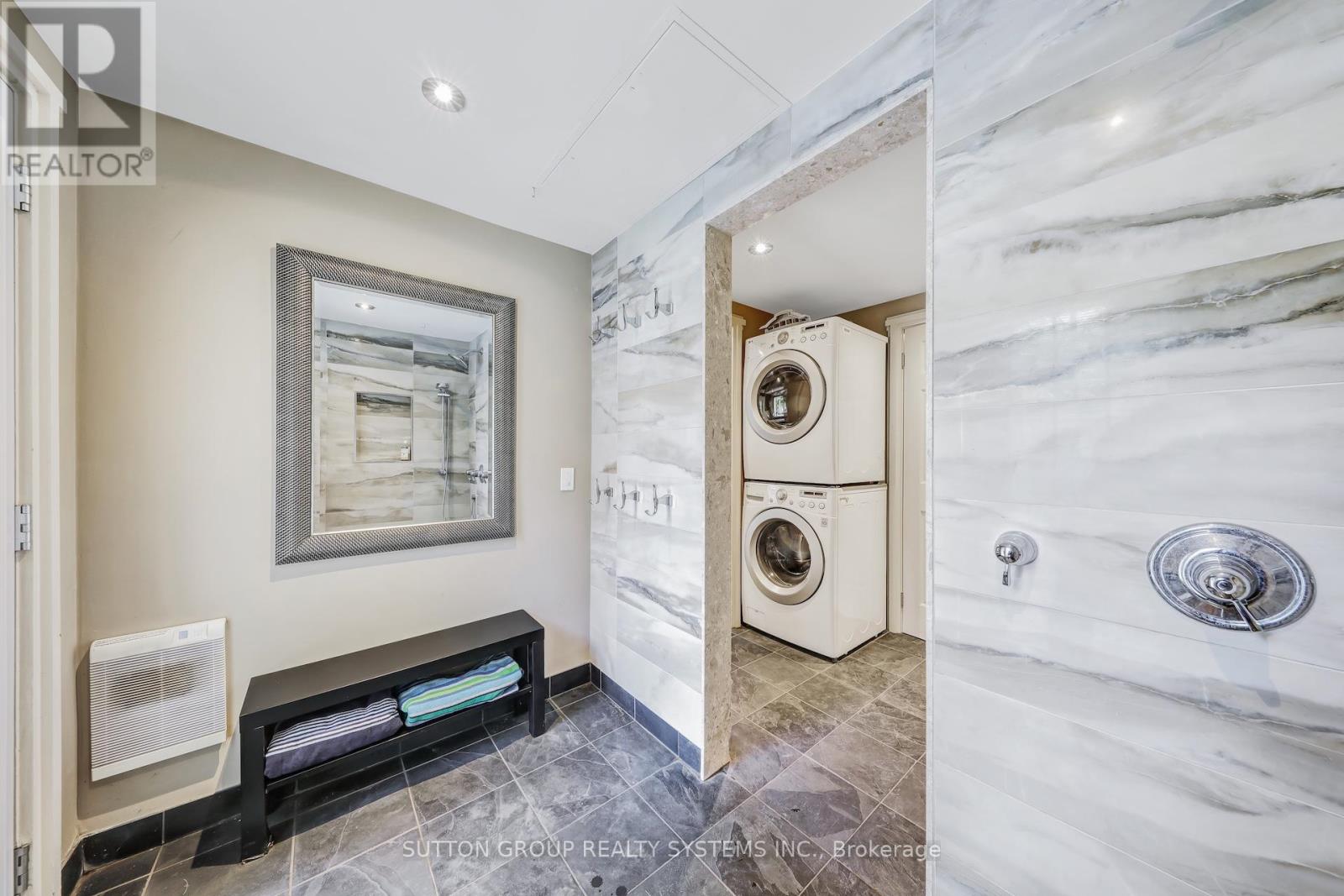 218 Glendonwynne Road, Toronto, Ontario  M6P 3G3 - Photo 47 - W12172317