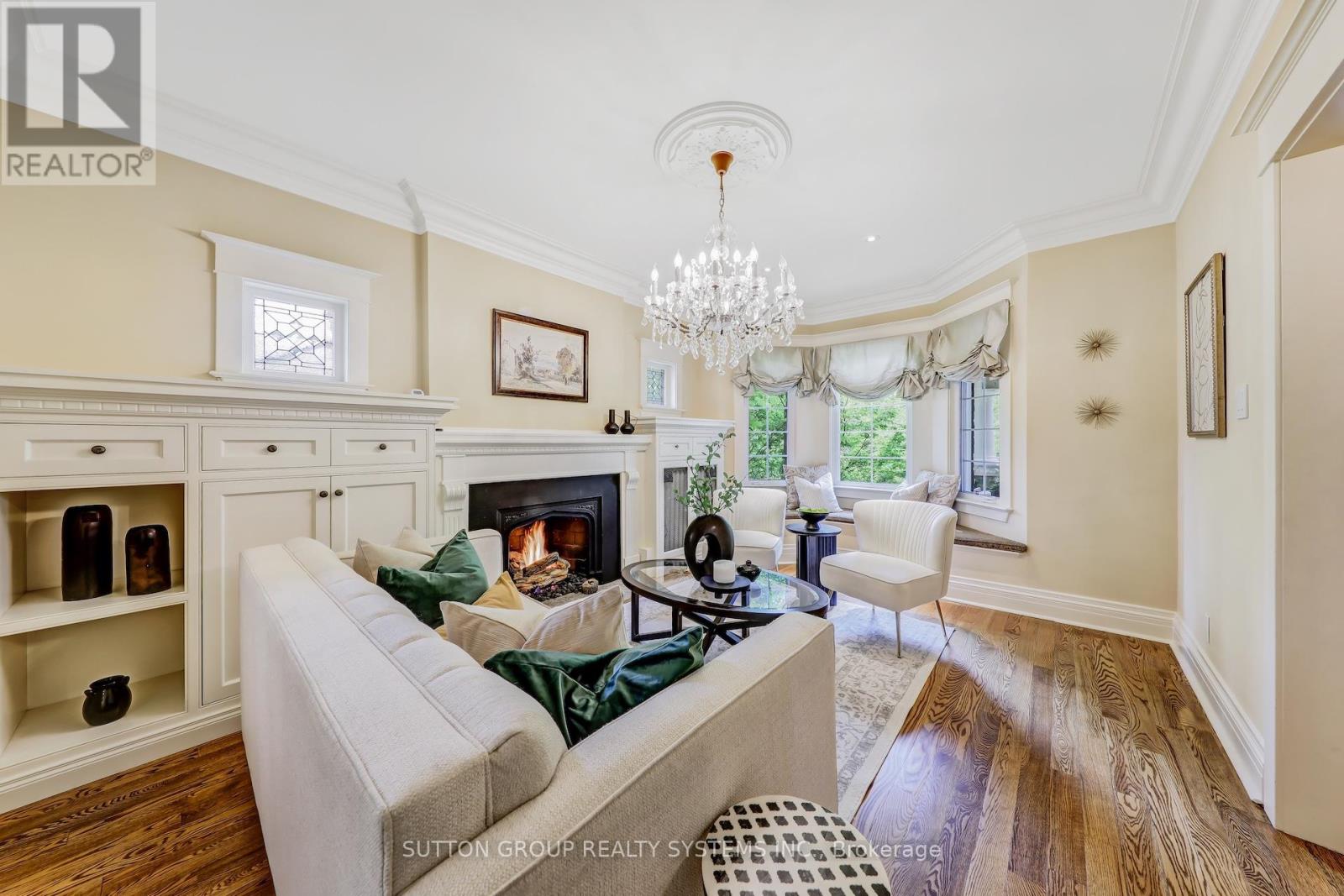 218 Glendonwynne Road, Toronto, Ontario  M6P 3G3 - Photo 9 - W12172317