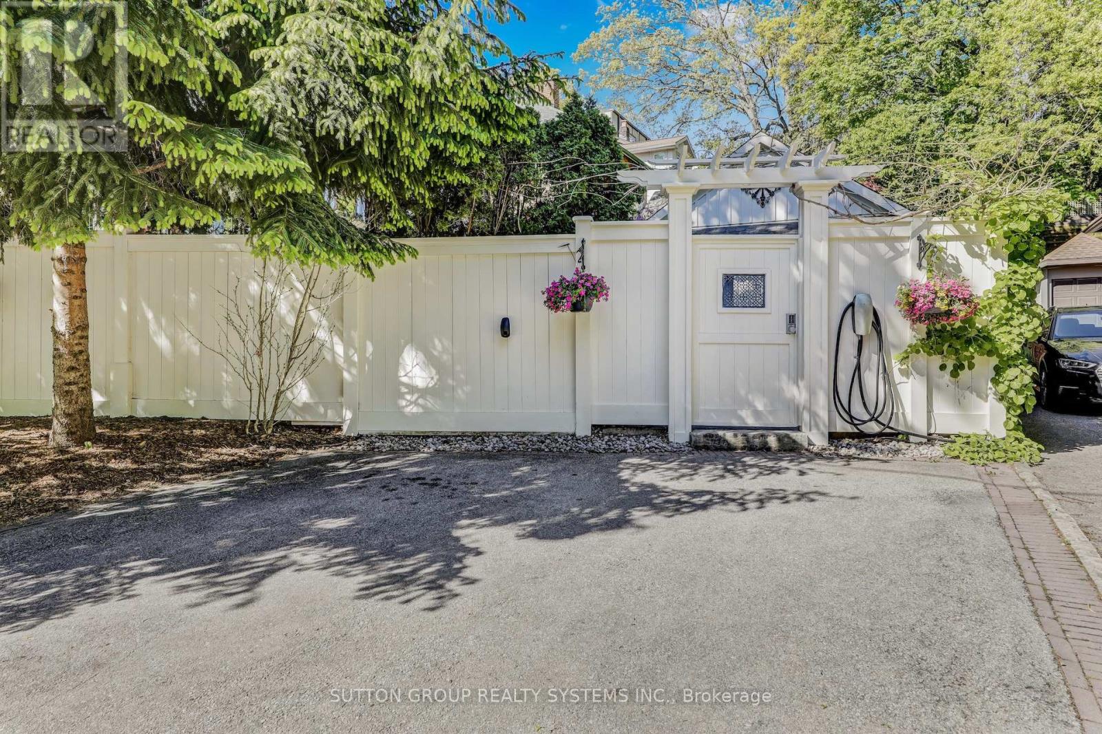 218 Glendonwynne Road, Toronto, Ontario  M6P 3G3 - Photo 50 - W12172317