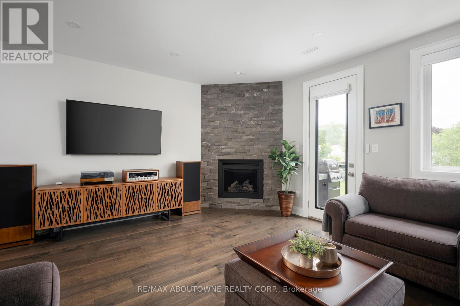 3227 Ellyn Common, Burlington, Ontario  L7N 0A3 - Photo 5 - W12194082