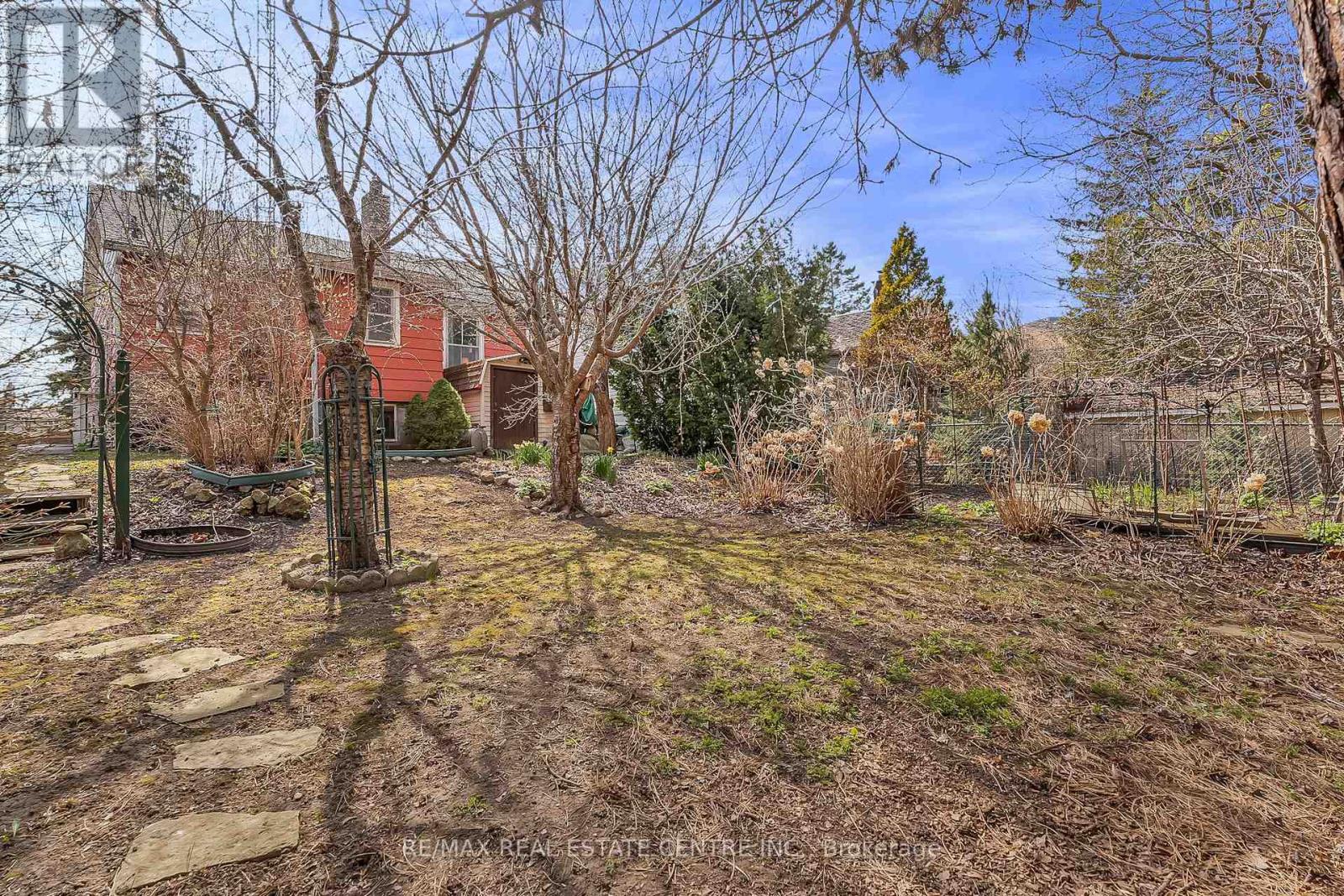 945 Beechwood Avenue, Mississauga, Ontario  L5G 4E3 - Photo 5 - W12205546