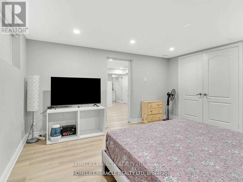 376 Third Line, Oakville, Ontario  L6L 4A4 - Photo 7 - W12082182