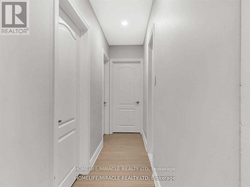 376 Third Line, Oakville, Ontario  L6L 4A4 - Photo 8 - W12082182
