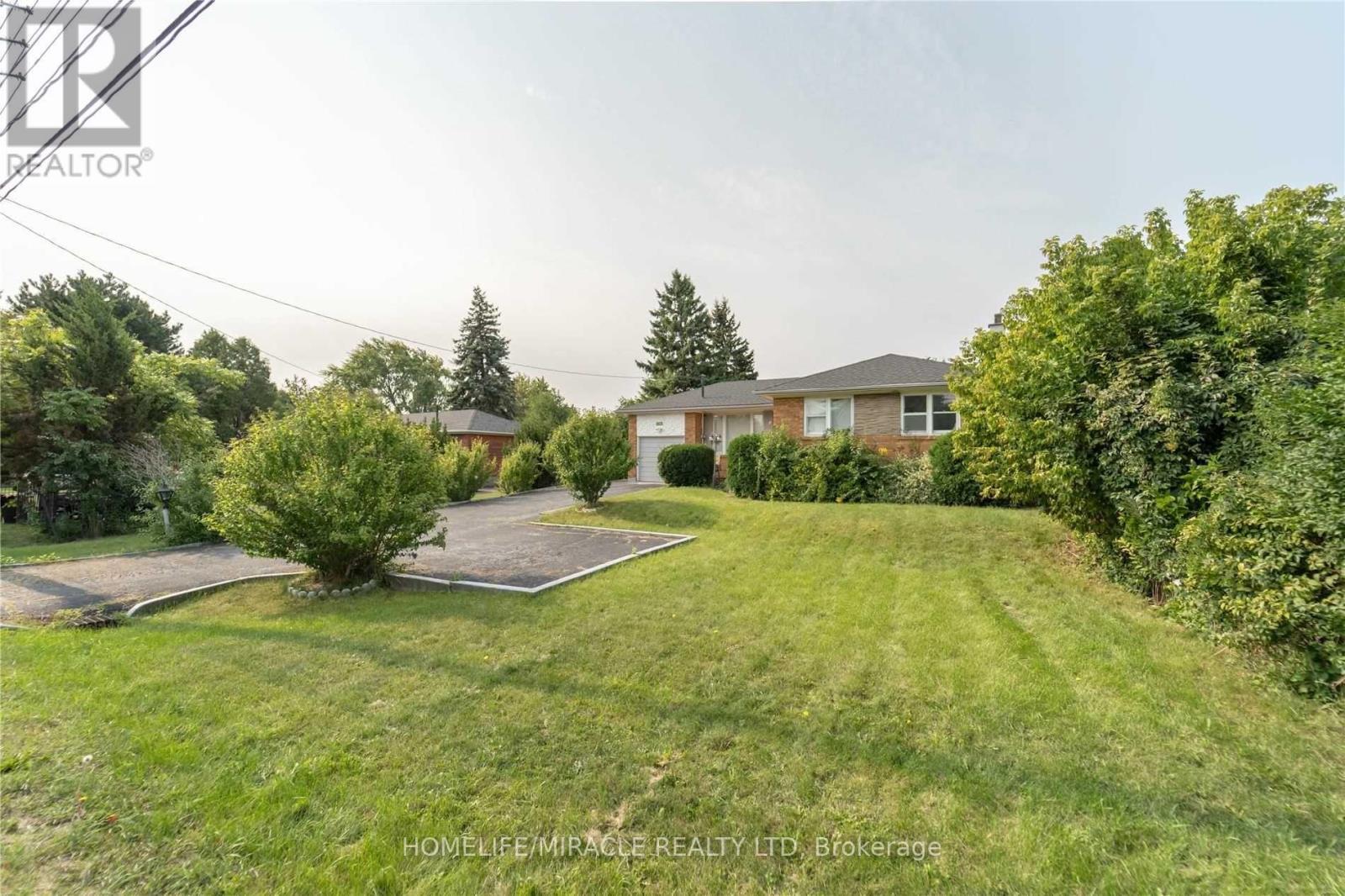 376 Third Line, Oakville, Ontario  L6L 4A4 - Photo 2 - W12082182