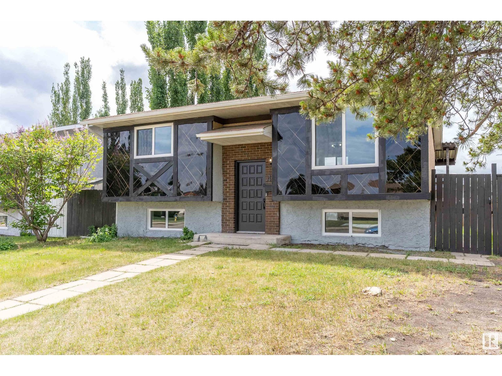 47 Clareview Rd Nw, Edmonton, Alberta  T5A 3X2 - Photo 2 - E4441225