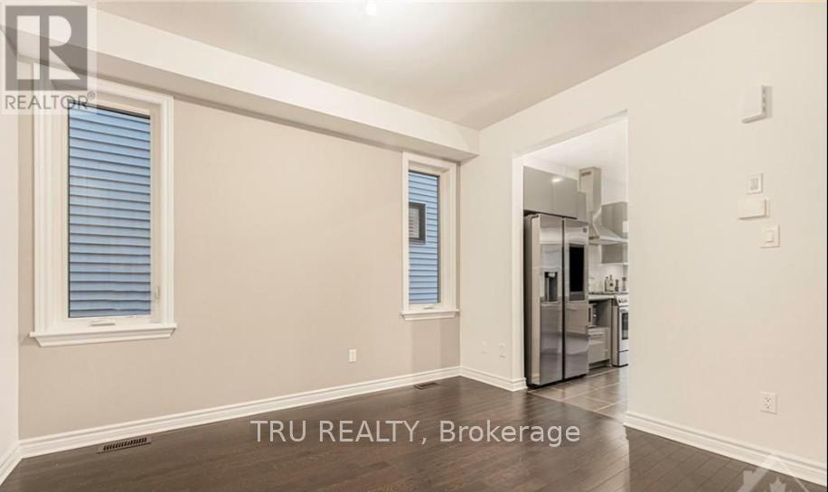 112 Minikan Street, Ottawa, Ontario  K1X 0E6 - Photo 13 - X12205579