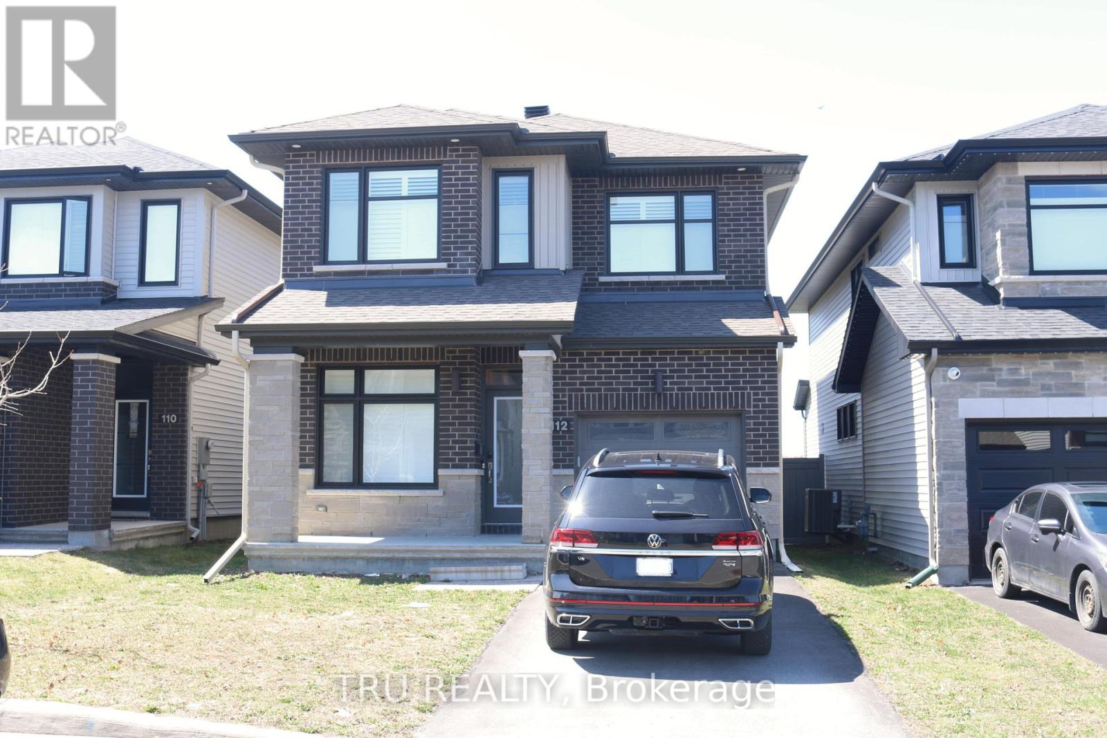 112 Minikan Street, Ottawa, Ontario  K1X 0E6 - Photo 2 - X12205579