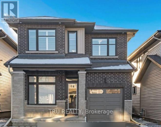 112 Minikan Street, Ottawa, Ontario  K1X 0E6 - Photo 3 - X12205579