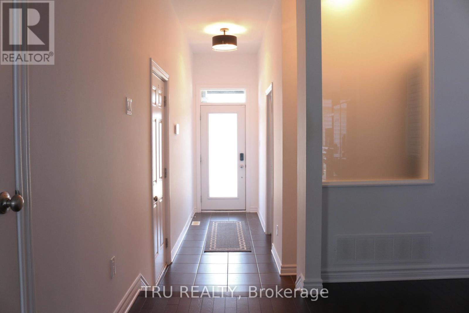 112 Minikan Street, Ottawa, Ontario  K1X 0E6 - Photo 7 - X12205579