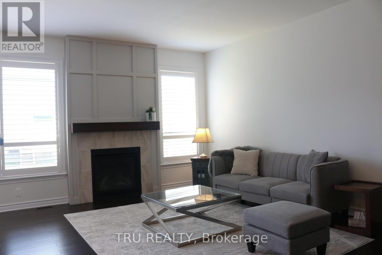 112 Minikan Street, Ottawa, Ontario  K1X 0E6 - Photo 8 - X12205579