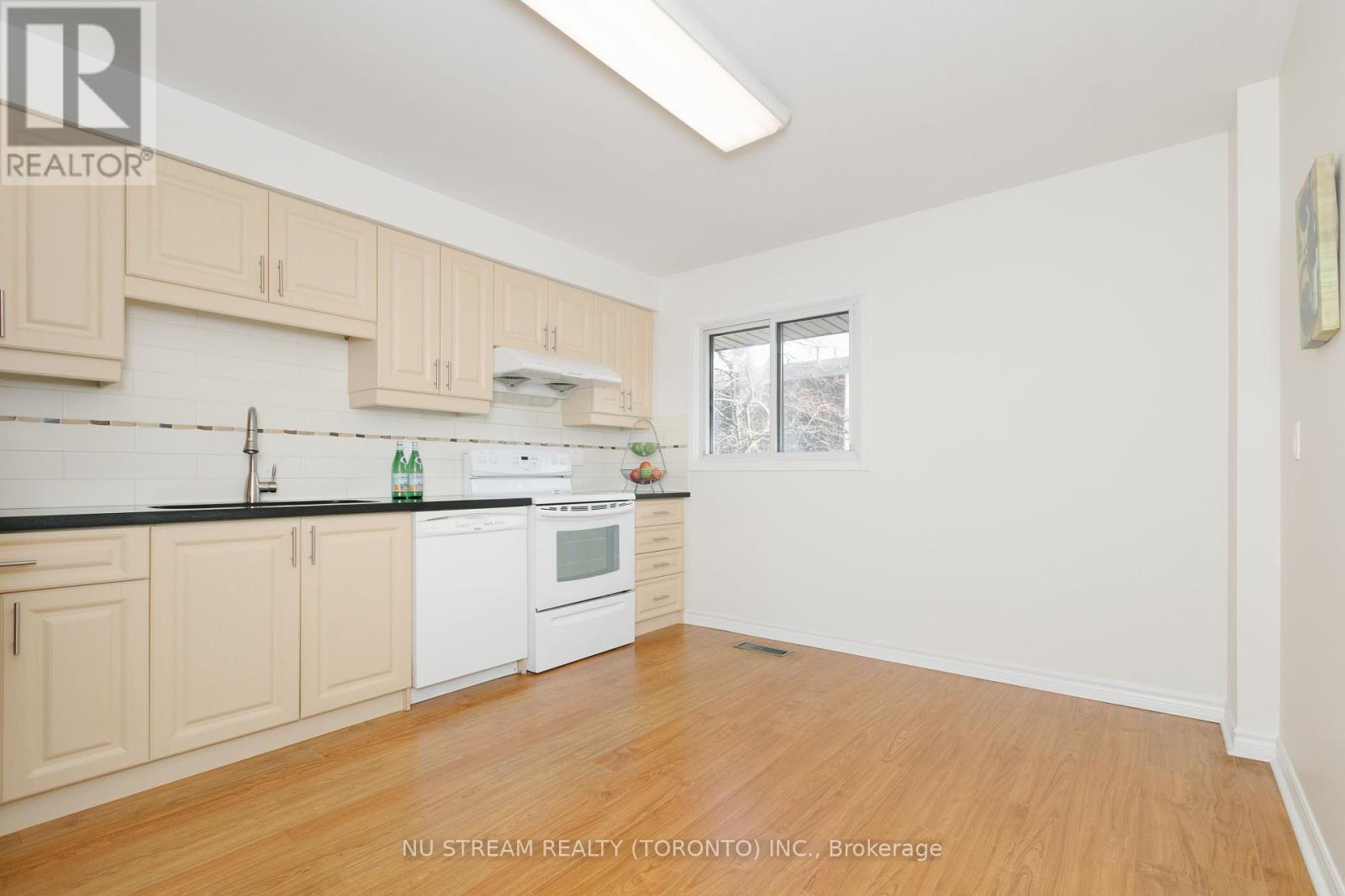 57 Gypsy Roseway, Toronto, Ontario  M2N 5Z1 - Photo 3 - C12122238