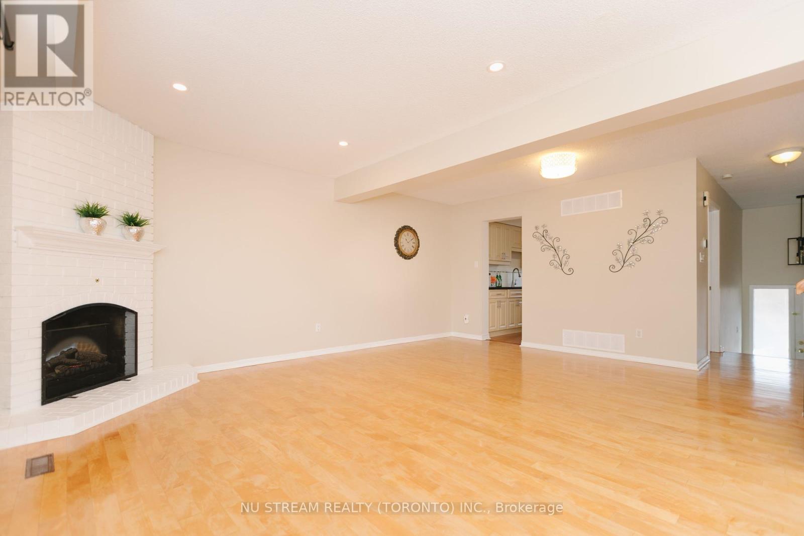 57 Gypsy Roseway, Toronto, Ontario  M2N 5Z1 - Photo 5 - C12122238