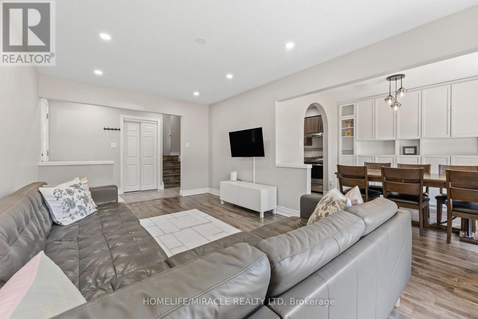 39 Sherry Lane Drive, Hamilton, Ontario  L8K 5R1 - Photo 2 - X12205350