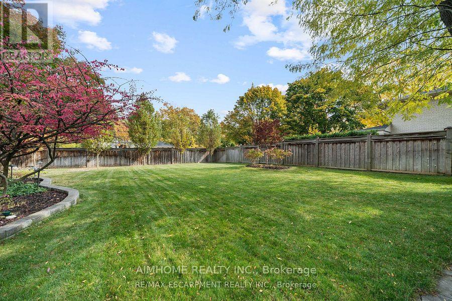 1300 Braeside Drive, Oakville, Ontario  L6J 2A4 - Photo 15 - W12205565