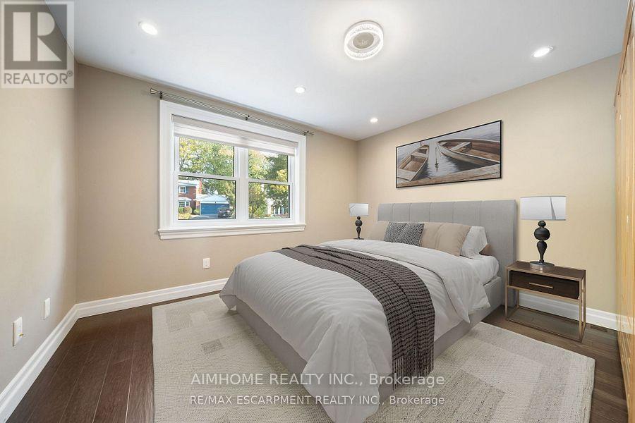 1300 Braeside Drive, Oakville, Ontario  L6J 2A4 - Photo 16 - W12205565