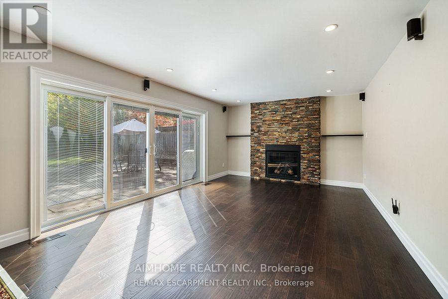 1300 Braeside Drive, Oakville, Ontario  L6J 2A4 - Photo 18 - W12205565
