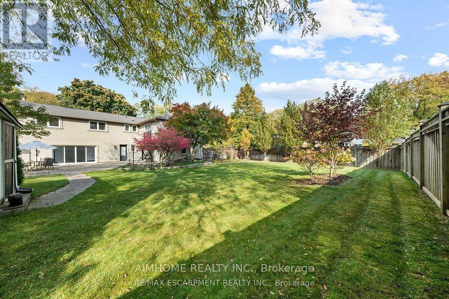 1300 Braeside Drive, Oakville, Ontario  L6J 2A4 - Photo 19 - W12205565
