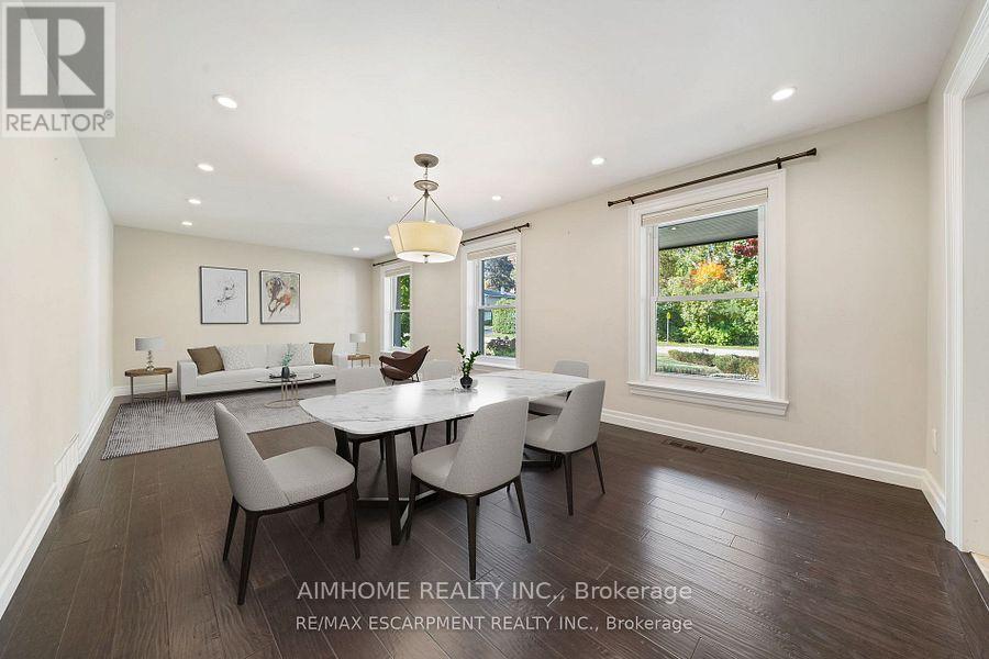 1300 Braeside Drive, Oakville, Ontario  L6J 2A4 - Photo 24 - W12205565