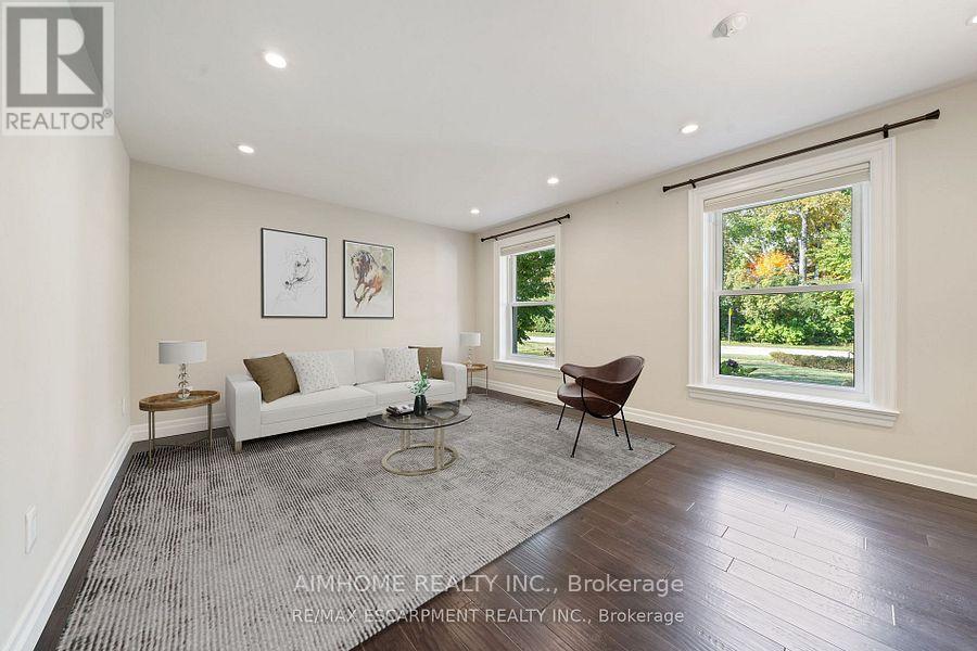 1300 Braeside Drive, Oakville, Ontario  L6J 2A4 - Photo 6 - W12205565