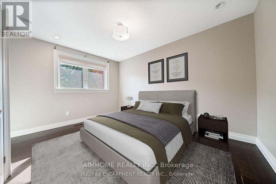 1300 Braeside Drive, Oakville, Ontario  L6J 2A4 - Photo 7 - W12205565