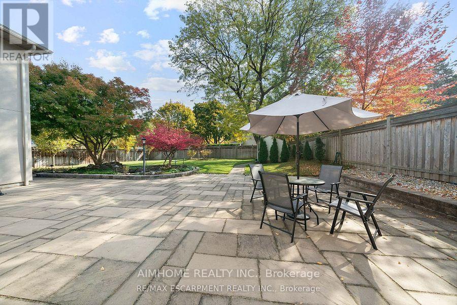 1300 Braeside Drive, Oakville, Ontario  L6J 2A4 - Photo 8 - W12205565