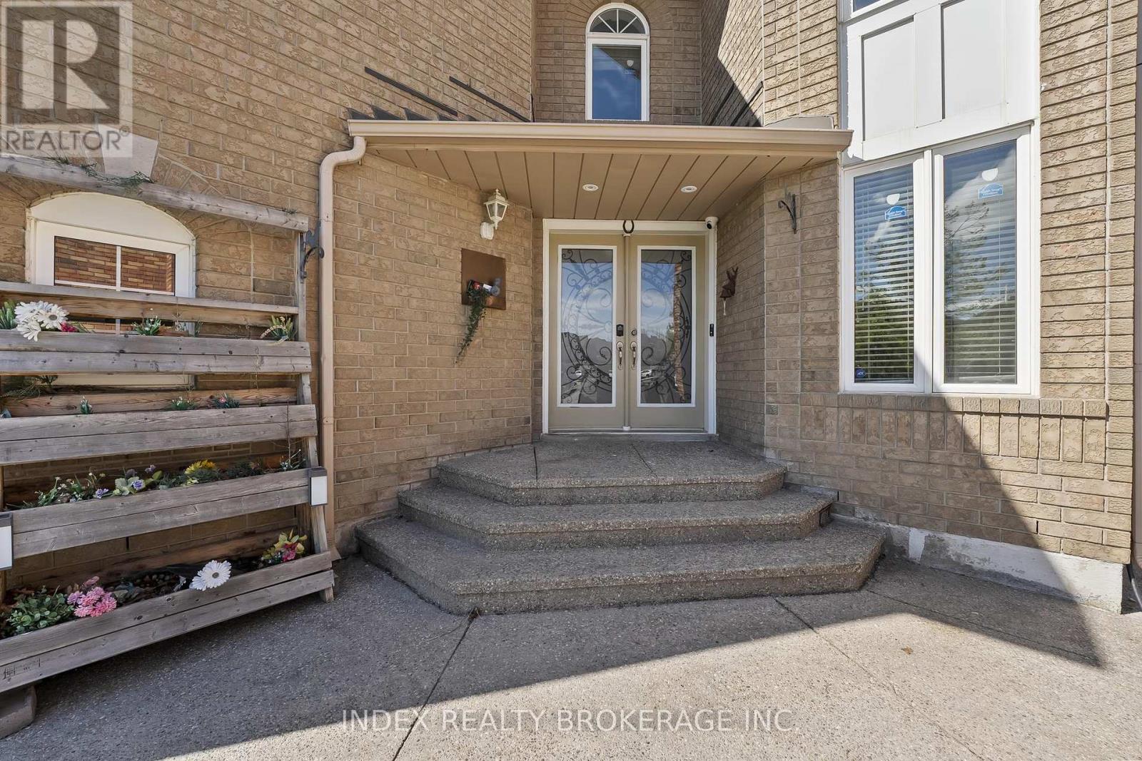 141 Sunny Meadow Boulevard, Brampton, Ontario  L6R 2H8 - Photo 2 - W12205567