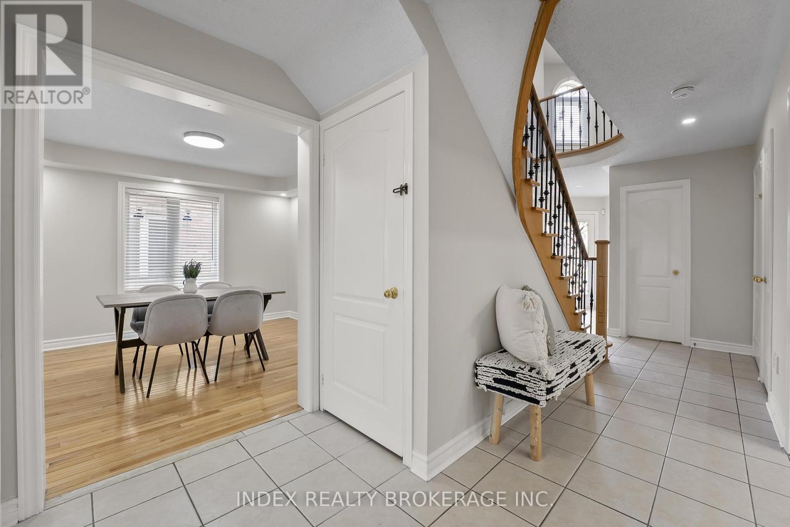 141 Sunny Meadow Boulevard, Brampton, Ontario  L6R 2H8 - Photo 8 - W12205567