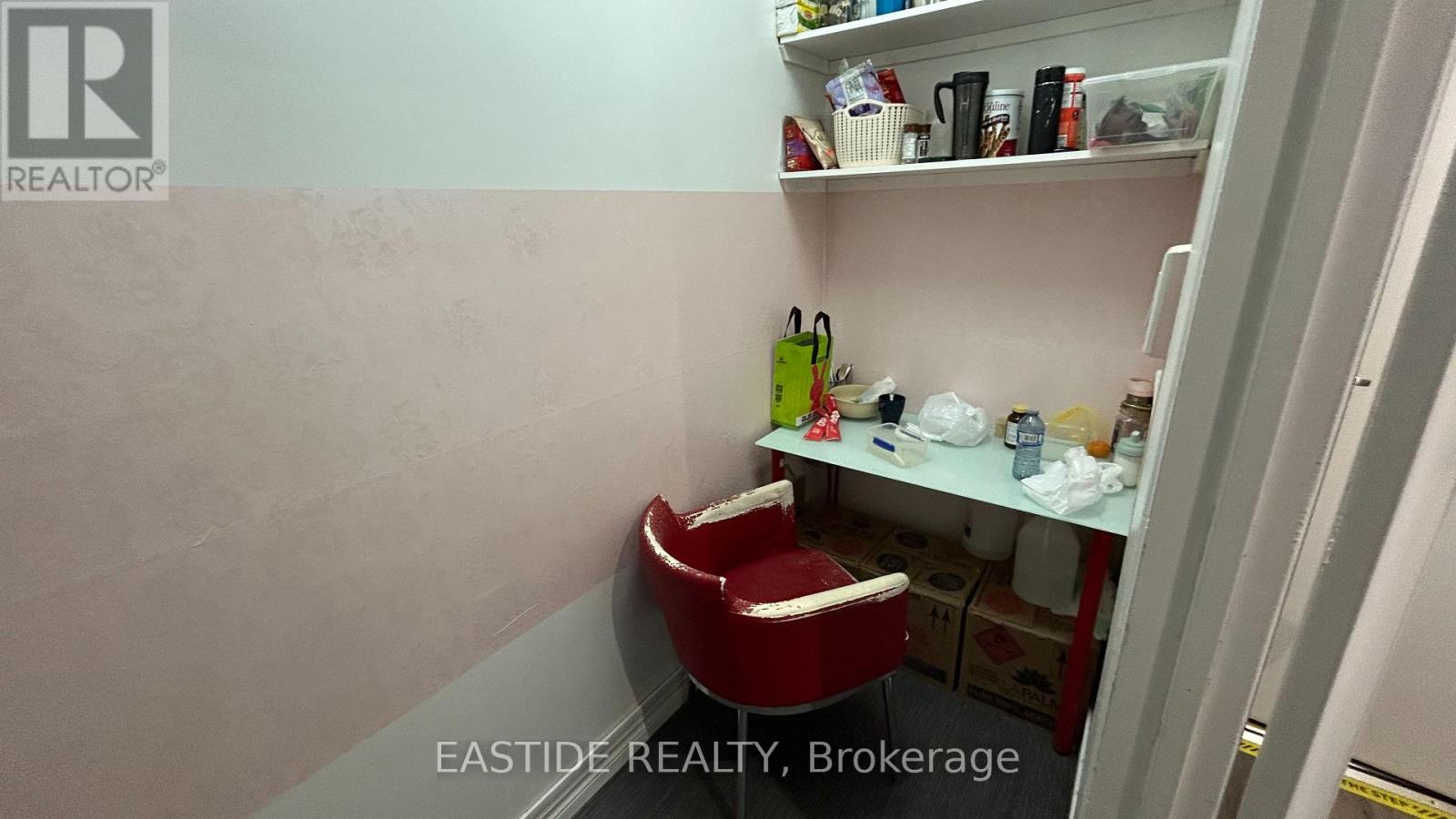 Main - 128 1/2 Cumberland Street, Toronto, Ontario  M5R 1A6 - Photo 11 - C12205589