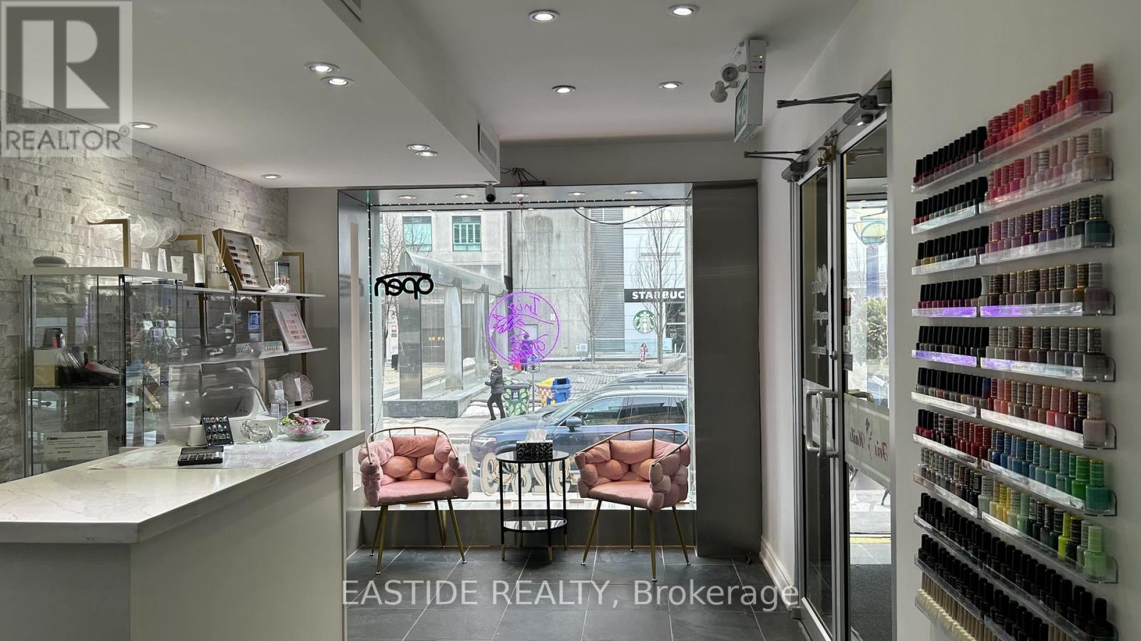 Main - 128 1/2 Cumberland Street, Toronto, Ontario  M5R 1A6 - Photo 3 - C12205589