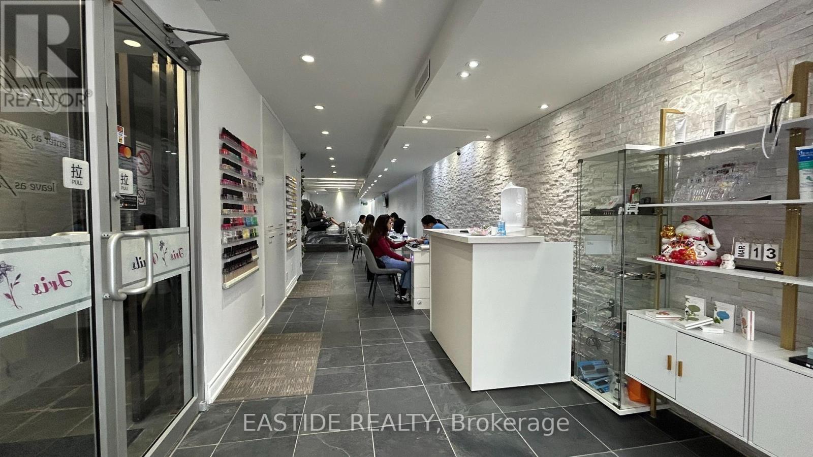 Main - 128 1/2 Cumberland Street, Toronto, Ontario  M5R 1A6 - Photo 4 - C12205589