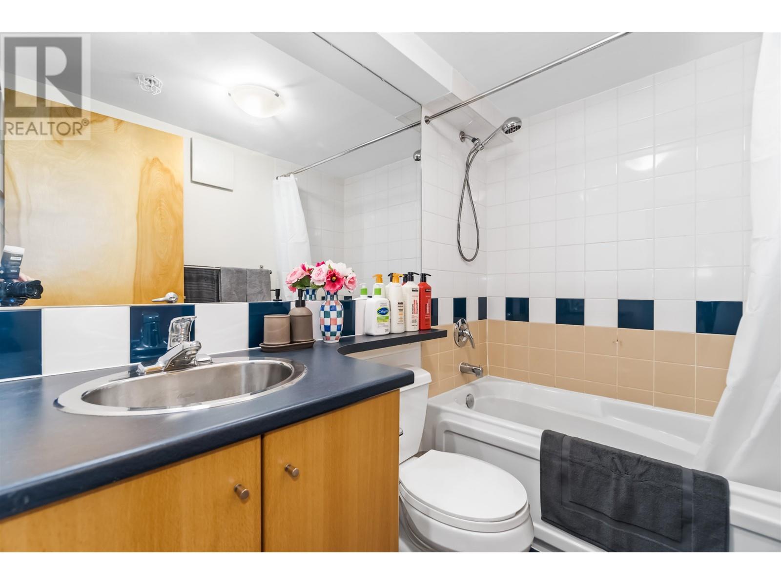 Listing Picture 13 of 19 : 301 933 SEYMOUR STREET, Vancouver / 溫哥華 - 魯藝地產 Yvonne Lu Group - MLS Medallion Club Member