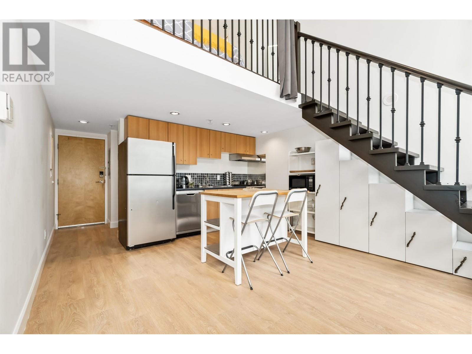 Listing Picture 2 of 19 : 301 933 SEYMOUR STREET, Vancouver / 溫哥華 - 魯藝地產 Yvonne Lu Group - MLS Medallion Club Member