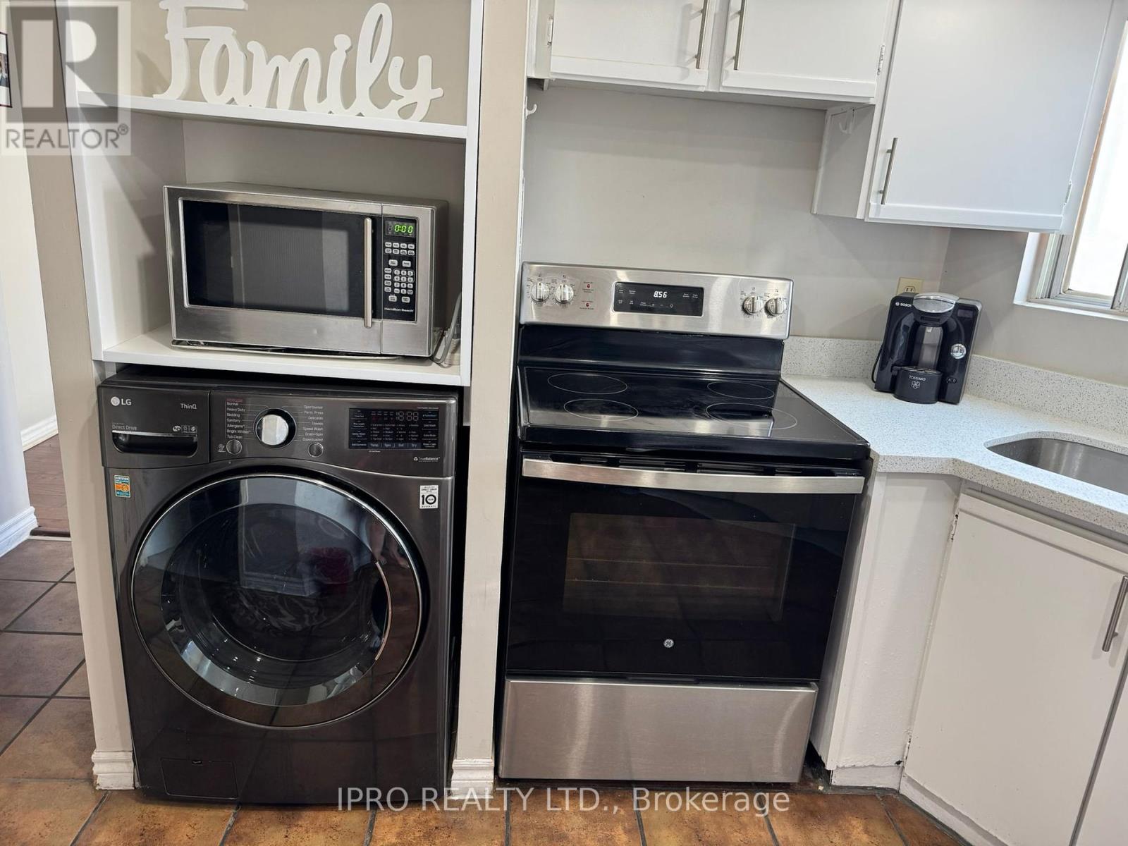 802 - 3700 Kaneff Crescent, Mississauga, Ontario  L5A 4B8 - Photo 7 - W12205441