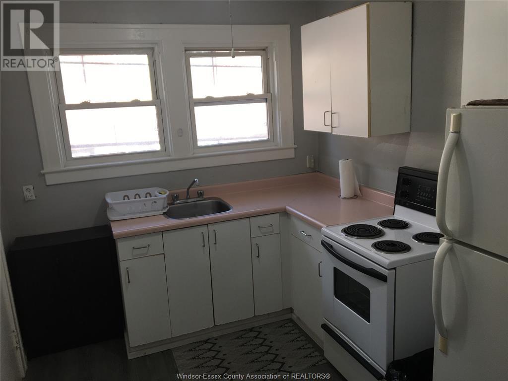 154 Elliott West, Windsor, Ontario  N9A 5Y7 - Photo 4 - 25013691