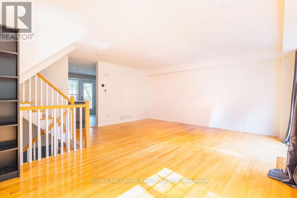 257 Mart Circle, Ottawa, Ontario  K1K 4S6 - Photo 10 - X12205611