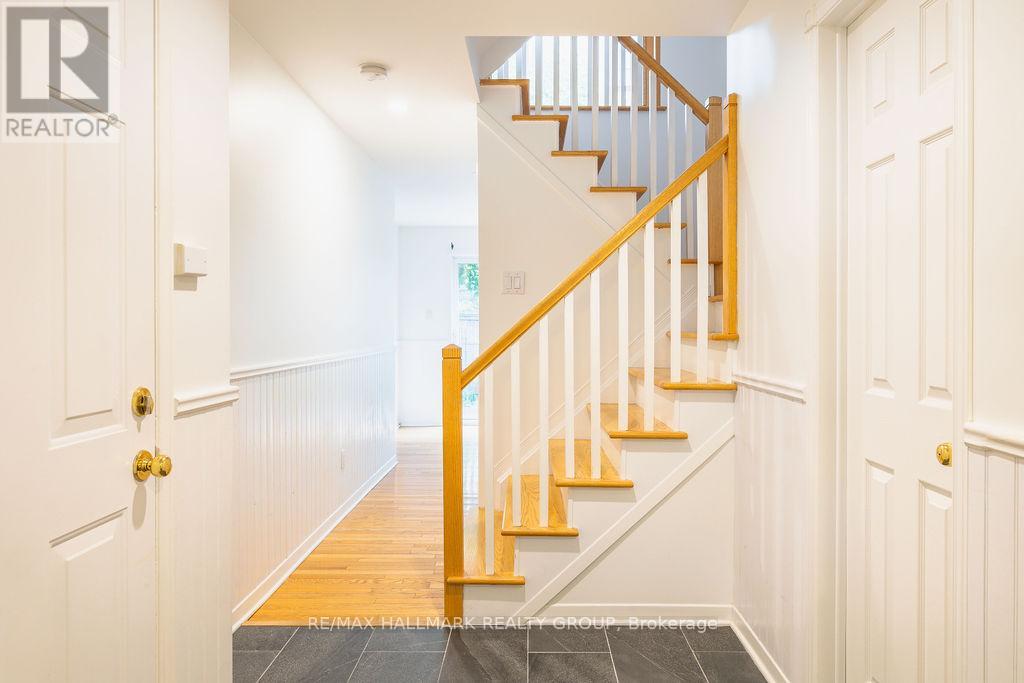 257 Mart Circle, Ottawa, Ontario  K1K 4S6 - Photo 2 - X12205611
