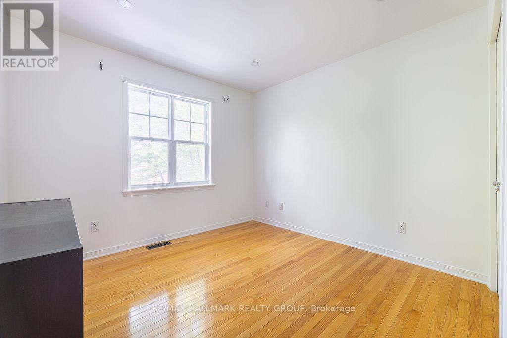 257 Mart Circle, Ottawa, Ontario  K1K 4S6 - Photo 24 - X12205611