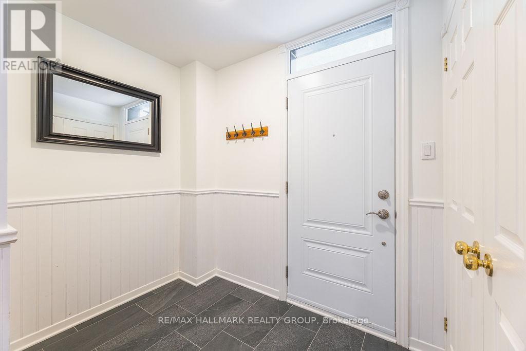 257 Mart Circle, Ottawa, Ontario  K1K 4S6 - Photo 3 - X12205611