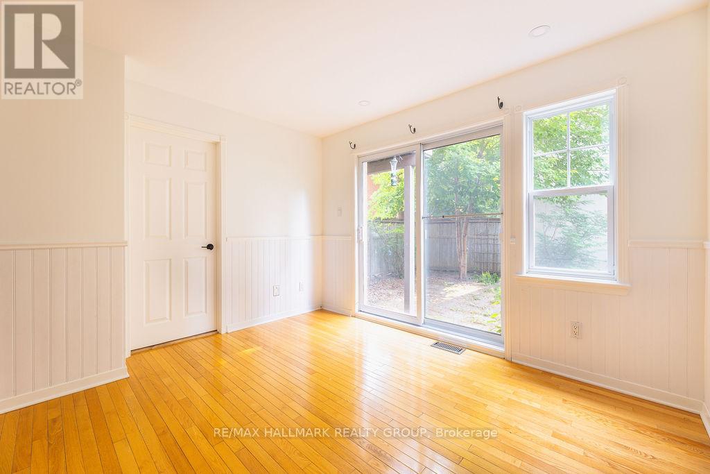 257 Mart Circle, Ottawa, Ontario  K1K 4S6 - Photo 5 - X12205611