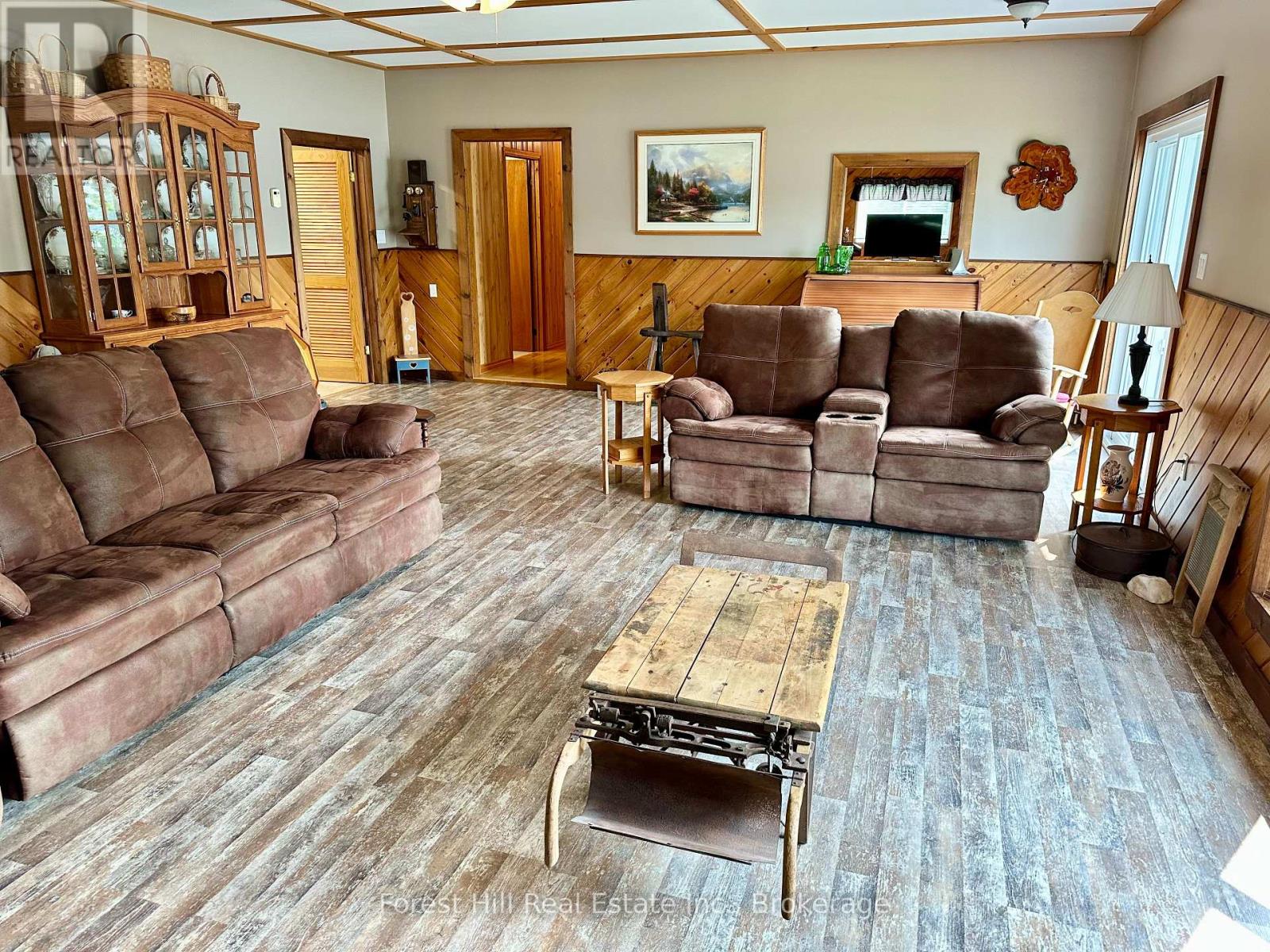 315 Little Long Lake Road, Parry Sound Remote Area, Ontario  P0H 1S0 - Photo 10 - X12205612