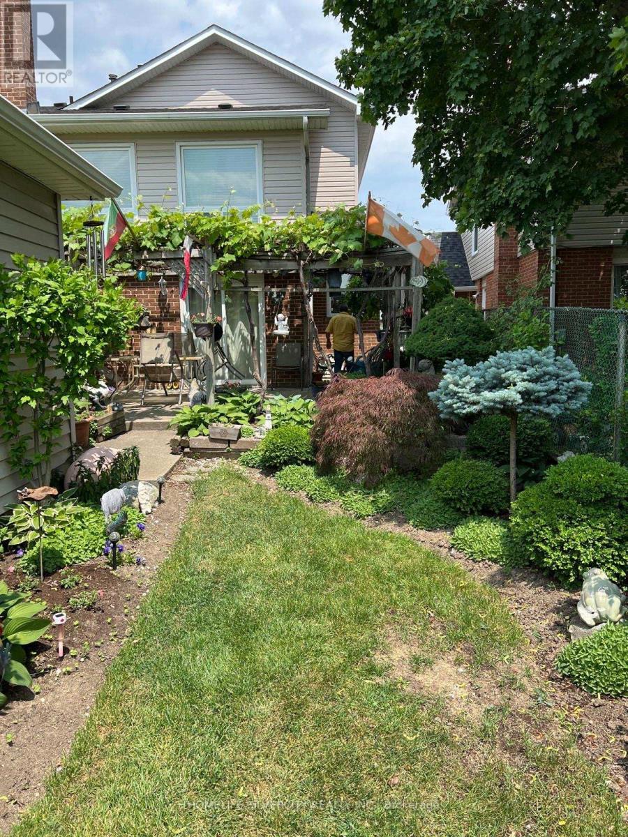21 Ashford Court, Brampton, Ontario  L6V 3E2 - Photo 22 - W12205348