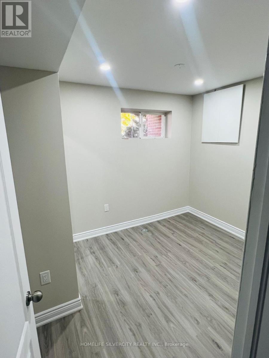 21 Ashford Court, Brampton, Ontario  L6V 3E2 - Photo 14 - W12205348