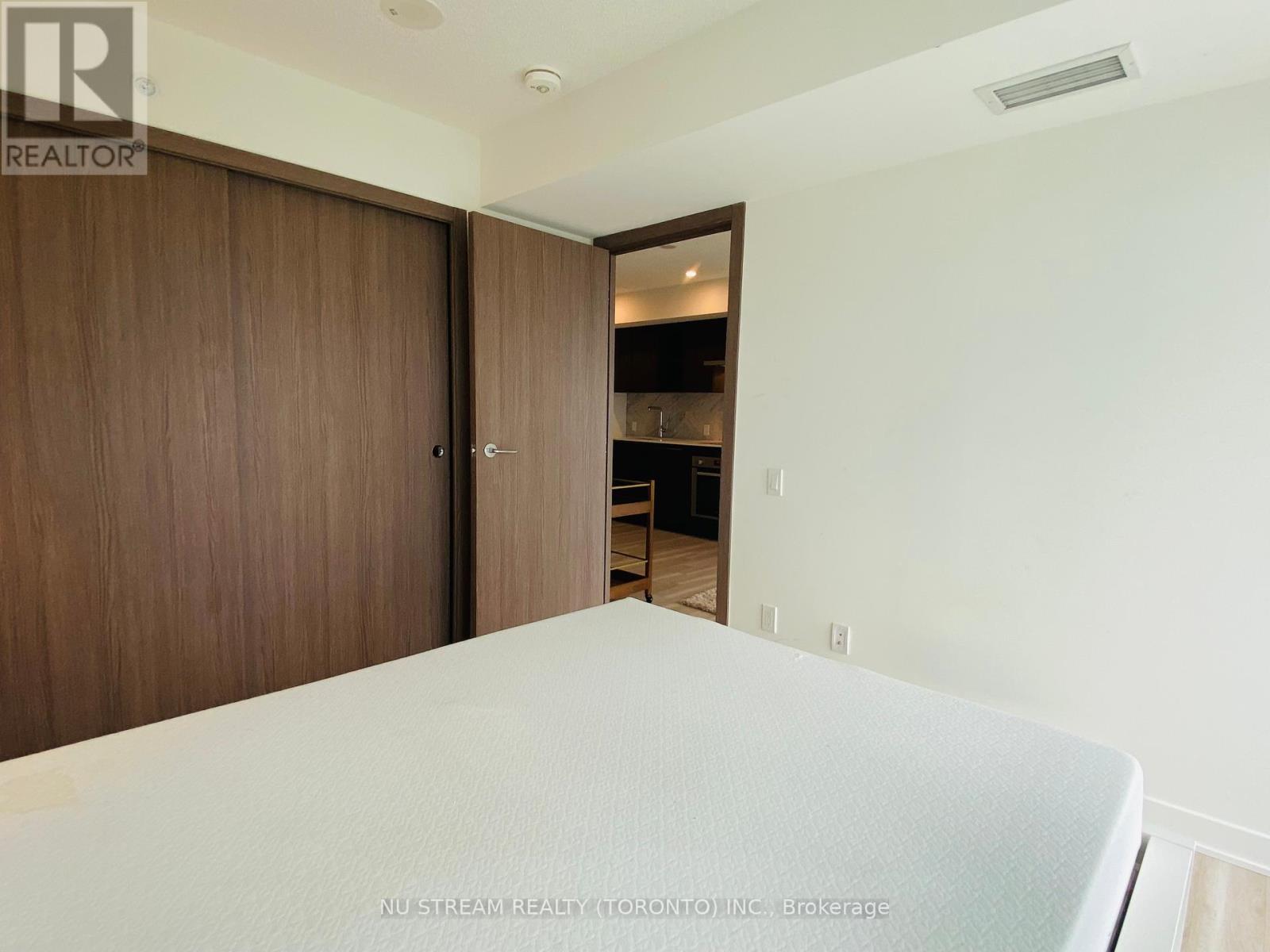 2609 - 17 Bathurst Street, Toronto, Ontario  M5V 0N1 - Photo 6 - C12205599